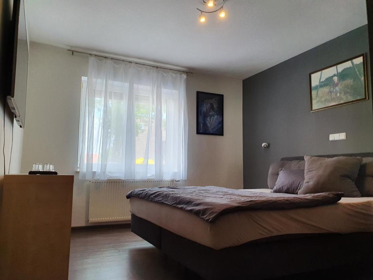 Schlafzimmer, Ruhige Lage In Meppen --- Check-In Mit Schluesselkasten Bagian luar foto